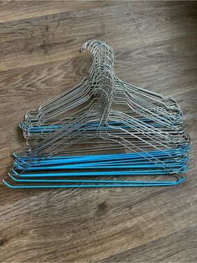 Vintage Blue Rubber Coated Wire Clothes Hangers Lot of 30 Metal Non- Slip